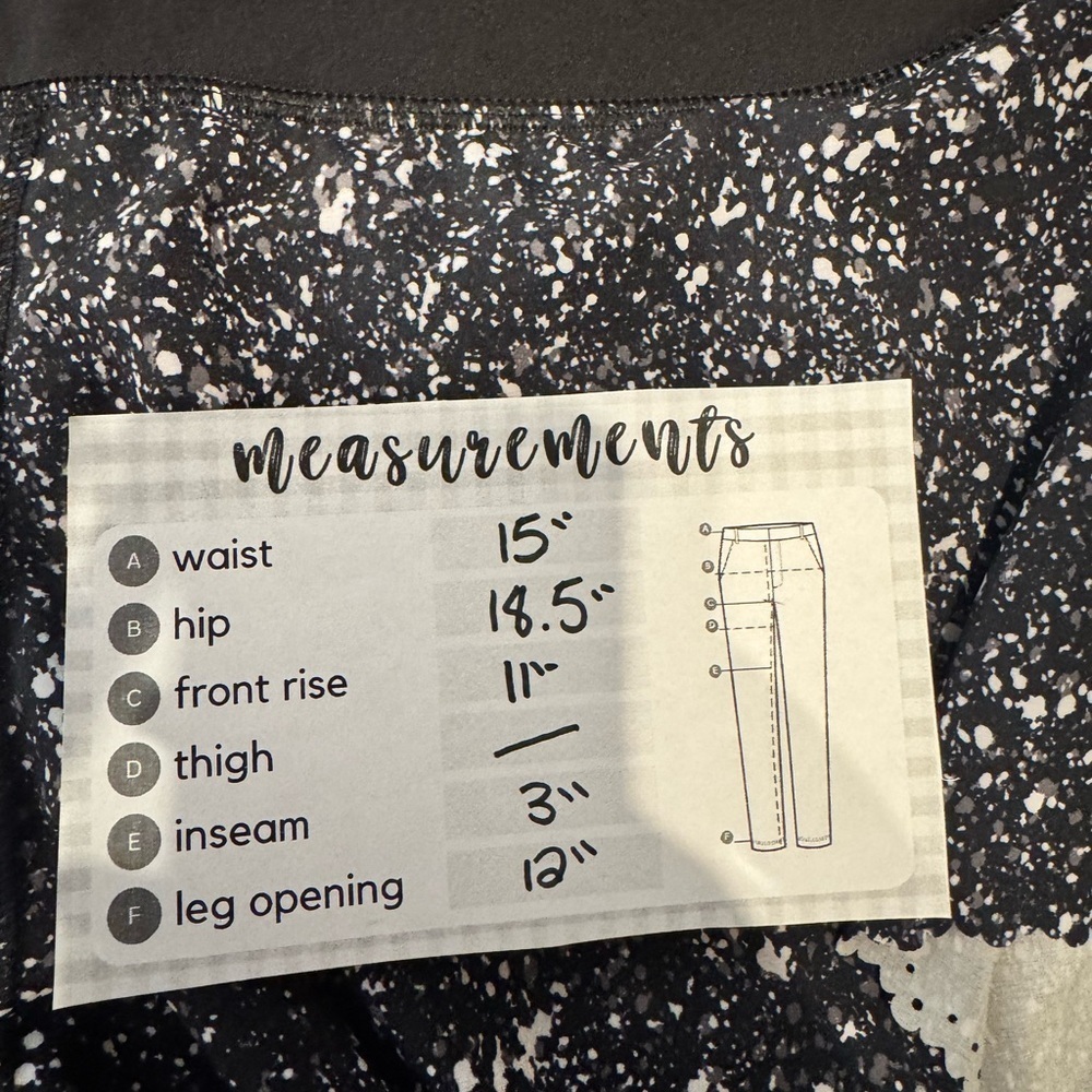 Lululemon Fast and Light Short - Size 6 - Picture 6 of 7